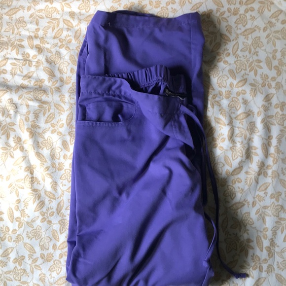 Scrubs - Picture 4 of 5